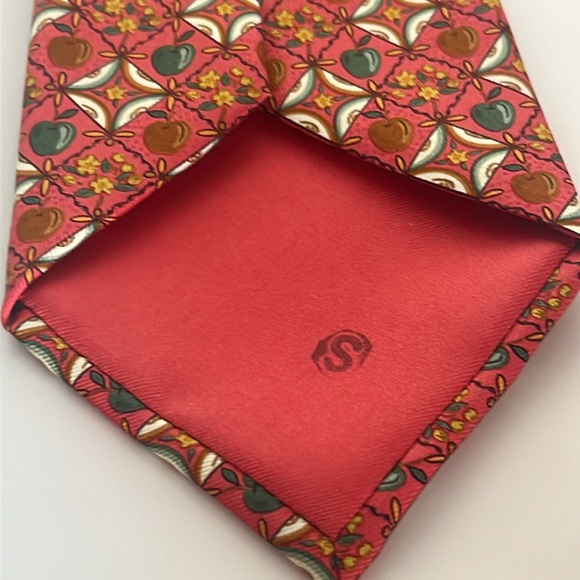 Hermes Vintage Men’s Apple Necktie Coral with Orange and Green Apple Pattern - Picture 5 of 8